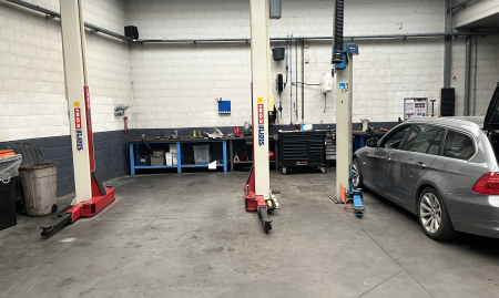 Fonds de commerce – Garage automobile tout équipé avec showroom – Axe très passant – Brabant Flamand image