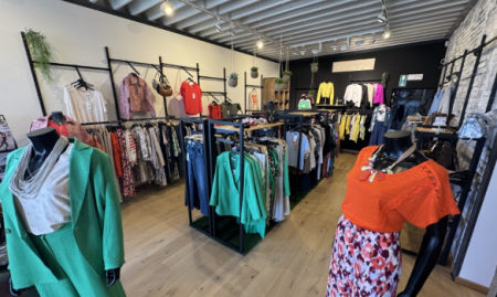 Societe rentable comprenant 2 commerces rénovés,libres de tout contrat ,à remettre à Bievre. image