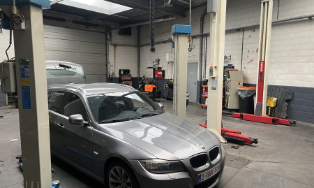 Fonds de commerce – Garage automobile tout équipé avec showroom – Axe très passant – Brabant Flamand image