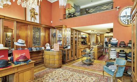 Société patrimoniale avec un immeuble de rapport et deux maisons de commerce image