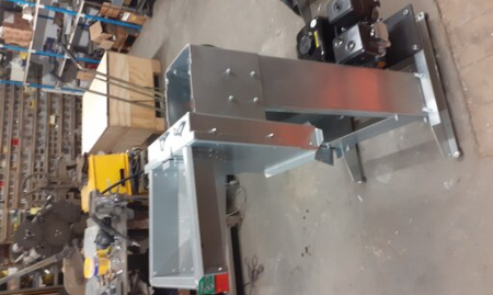 Petit atelier de fabrication de machines également développées pour leur commercialisation à l'export vers l'Afrique (BRU)  image