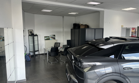 Fonds de commerce – Garage automobile tout équipé avec showroom – Axe très passant – Brabant Flamand image