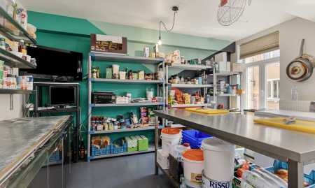Propriété commerciale avec habitation dans le centre de Halle. image