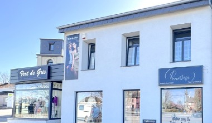 Societe rentable comprenant 2 commerces rénovés,libres de tout contrat ,à remettre à Bievre. image